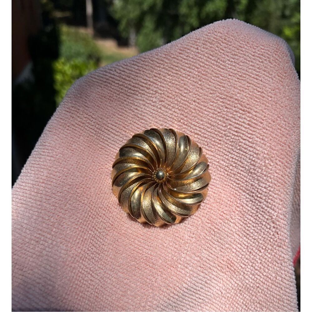Vintage Gold Tone Swirl Brooch 1950s